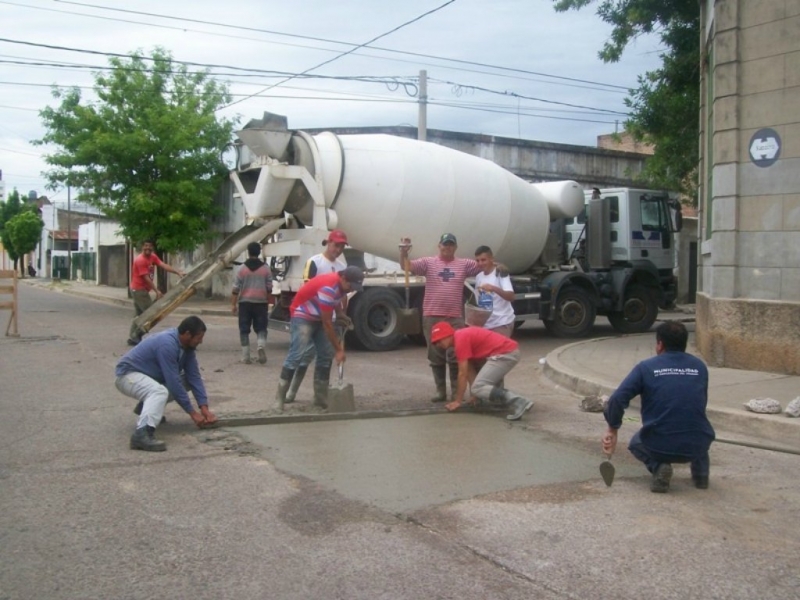 Reparan las calles en mal tiempo del Puerto Viejo