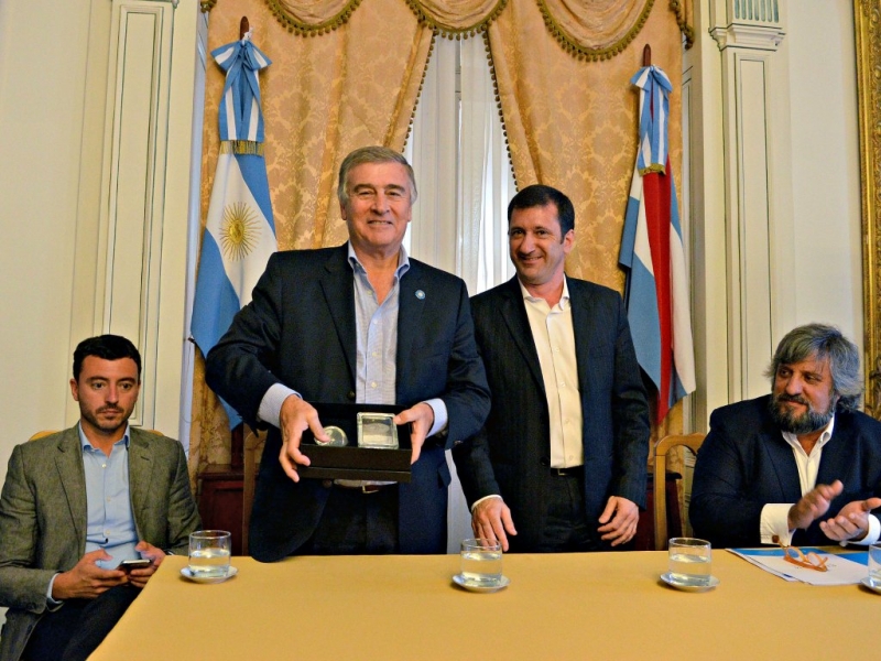 Laurito participó de firma de convenio para mejorar comunicaciones móviles
