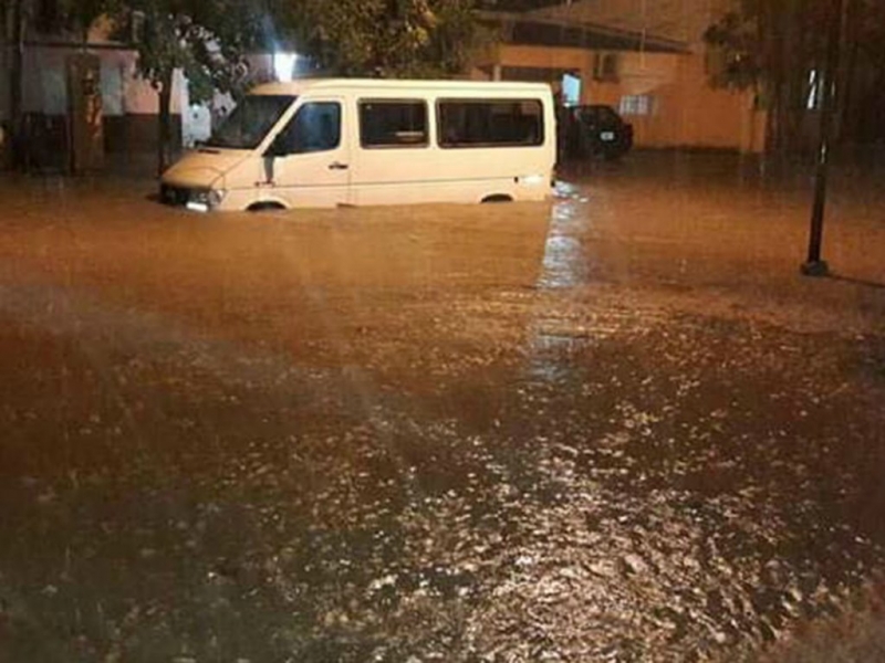 Cayeron más de 200 milímetros y hubo viviendas inundadas