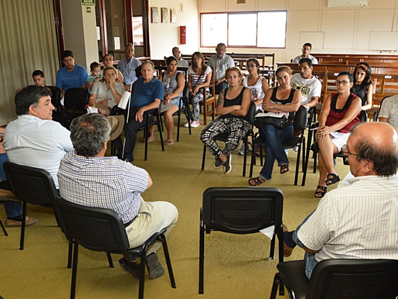 Reunión con vecinos de barrio Villa Sol por la obra del desagüe pluvial