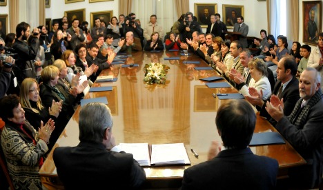 Uader: alumnos, sindicatos, docentes, Ejecutivo y legisladores firmaron la normalización