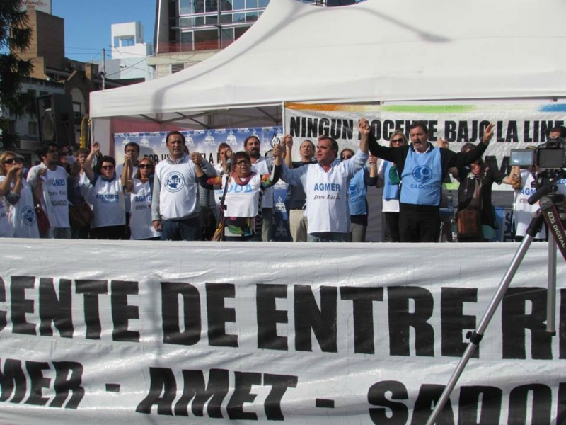 Luego de 20 años, volvió la Carpa Blanca Docente