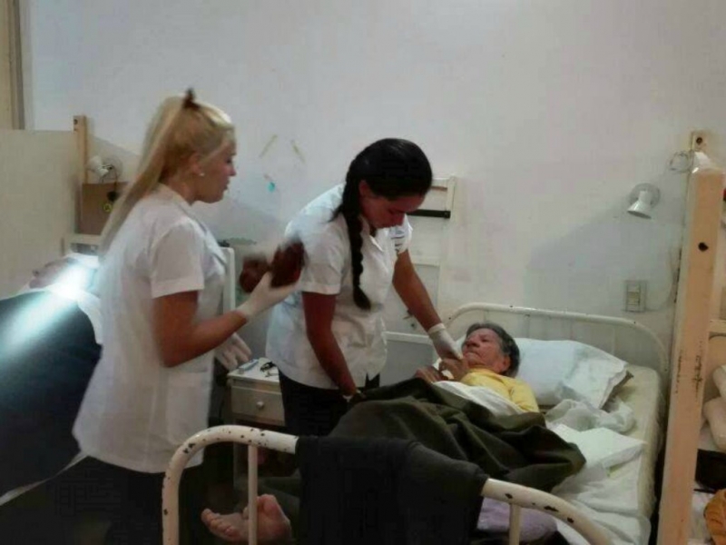Estudiantes realizan prácticas en la Residencia de Adultos Mayores