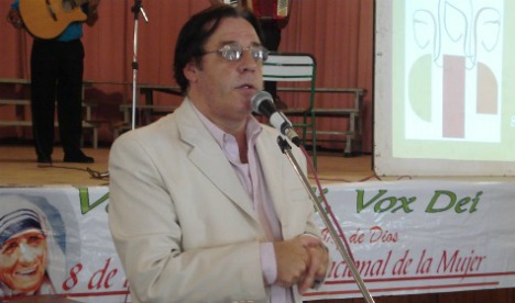 Minatta denunció censura en el colegio América de Concepción del Uruguay para hablar de la dictadura