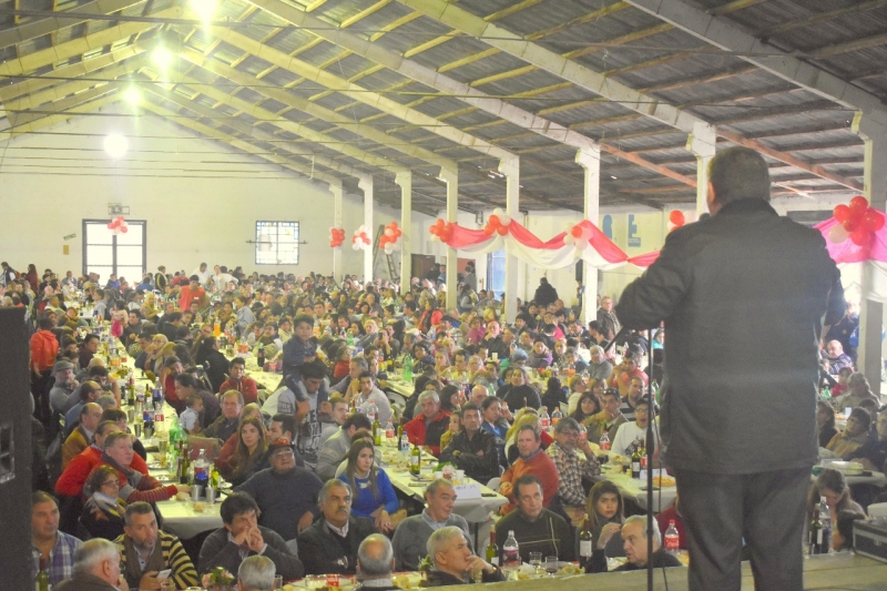 Rogel congregó una multitud y recibió apoyos nacionales